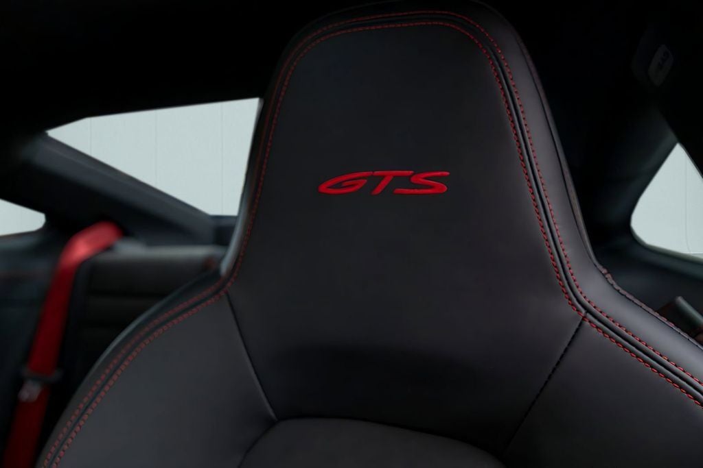 2022 Porsche 911 Carrera 4 GTS