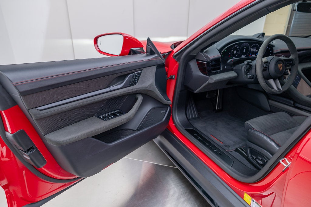2025 Porsche Taycan GTS
