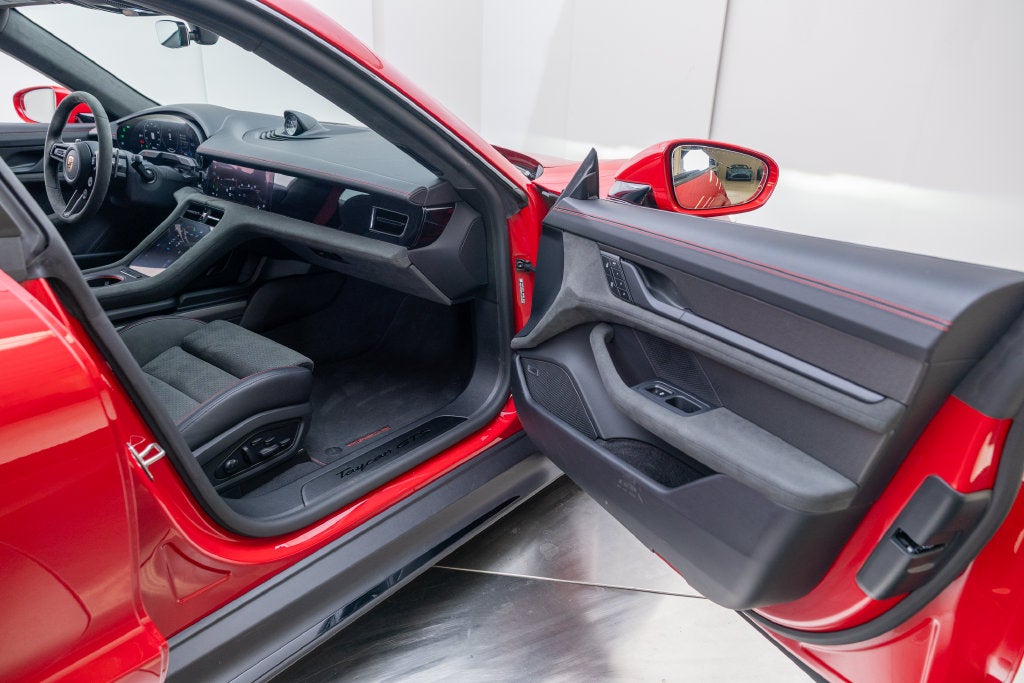 2025 Porsche Taycan GTS