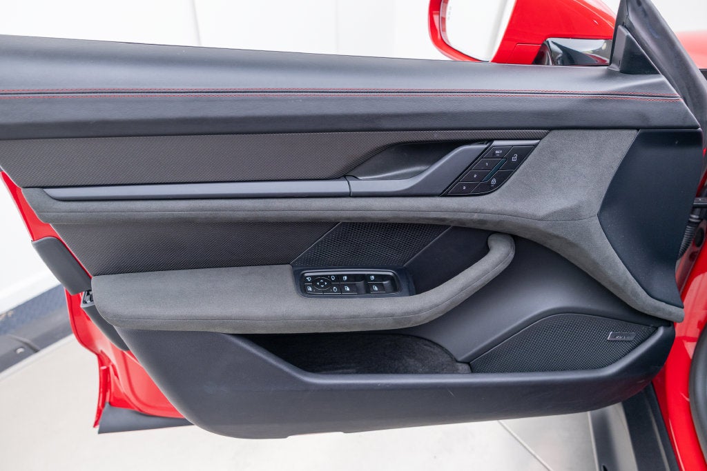 2025 Porsche Taycan GTS