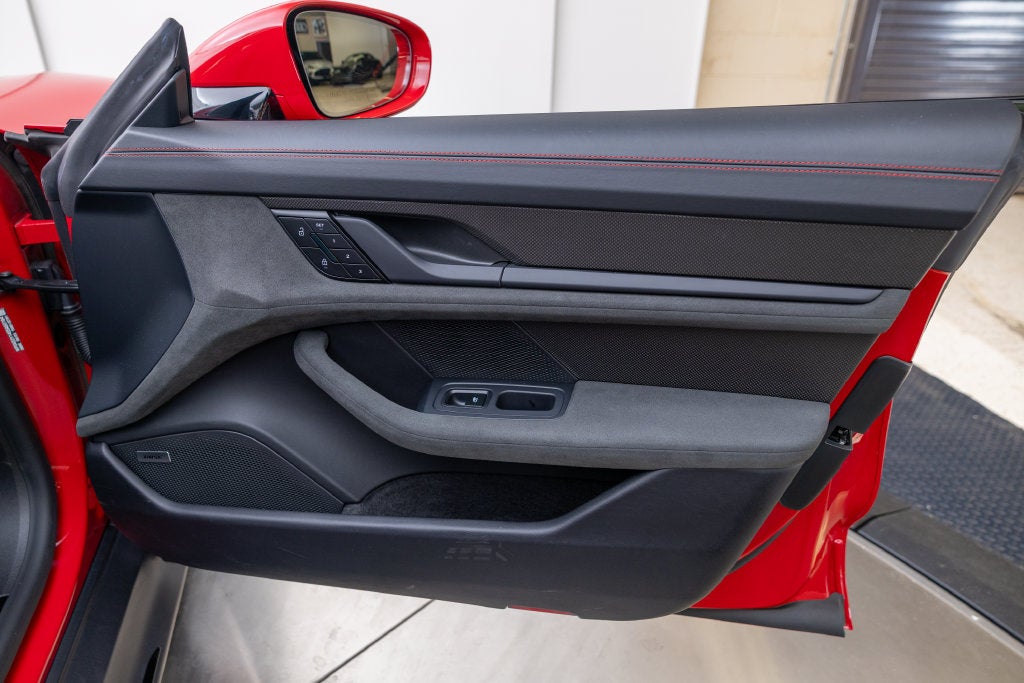 2025 Porsche Taycan GTS