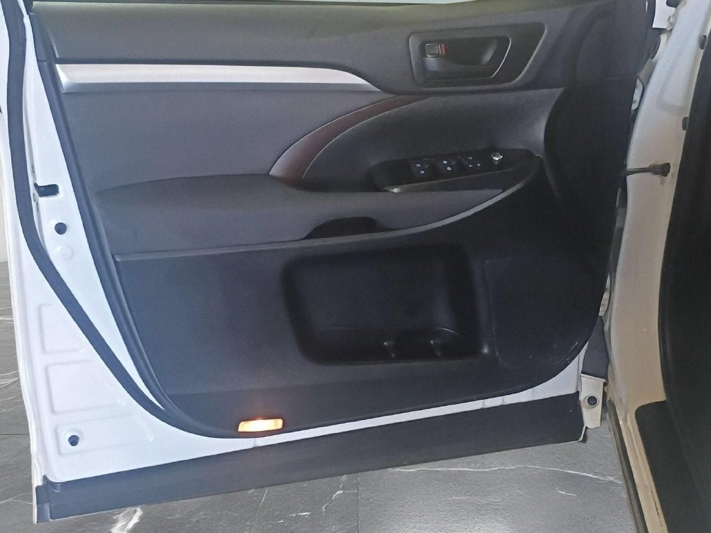 2018 Toyota Highlander LE