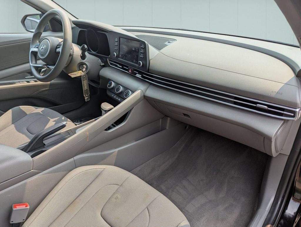 2023 Hyundai Elantra SE