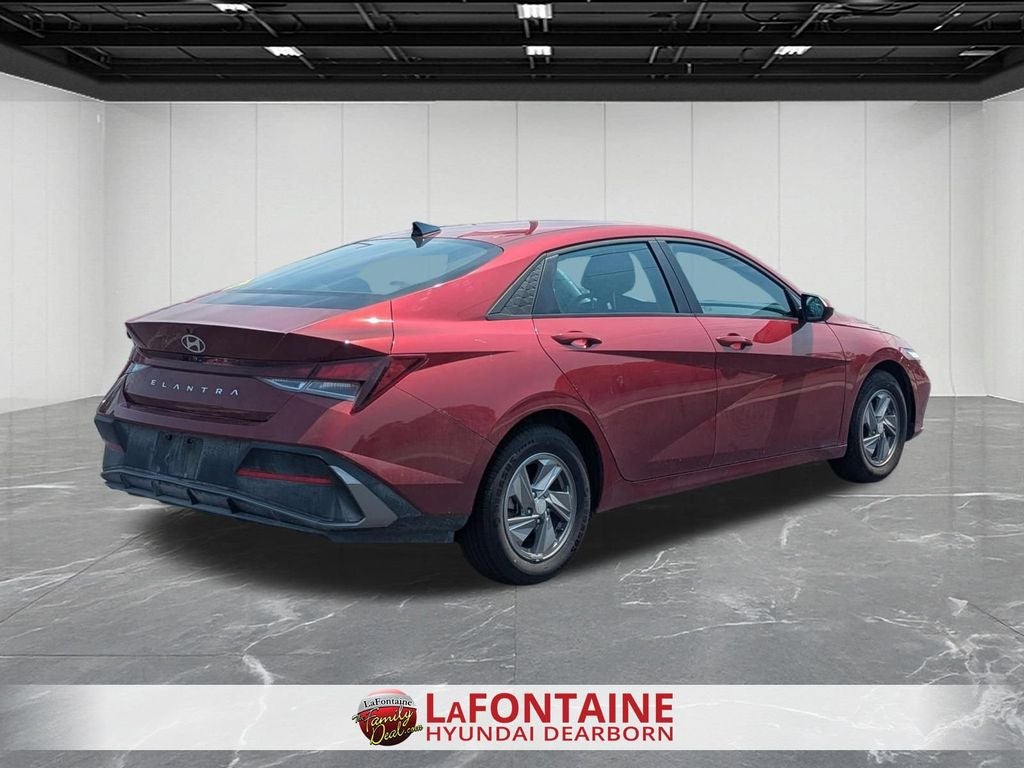 2025 Hyundai Elantra SE