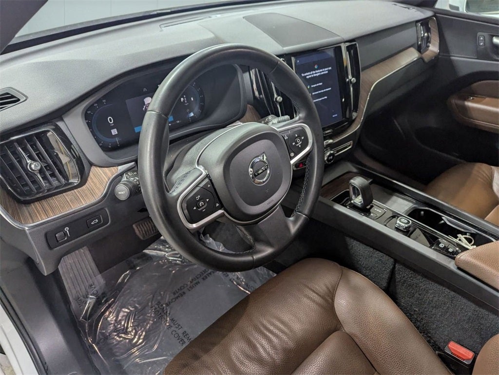 2022 Volvo XC60 B5 Momentum