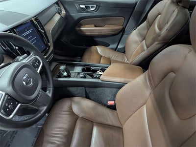 2022 Volvo XC60 B5 Momentum