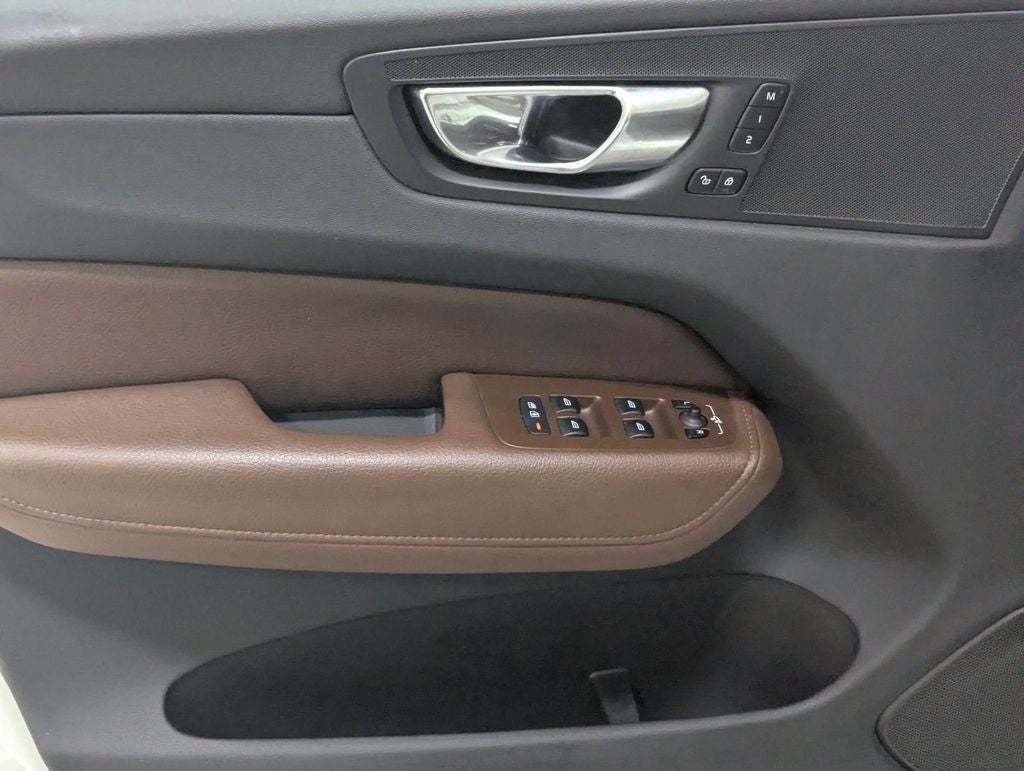 2022 Volvo XC60 B5 Momentum