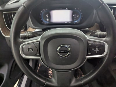 2022 Volvo XC60 B5 Momentum
