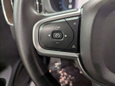 2022 Volvo XC60 B5 Momentum