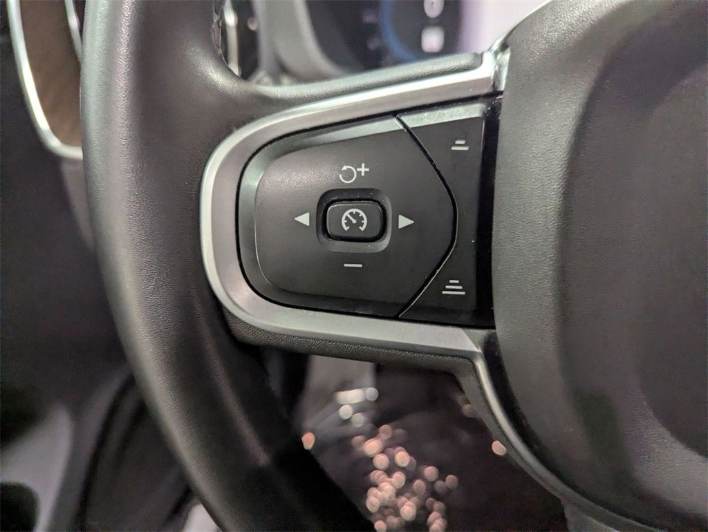 2022 Volvo XC60 B5 Momentum