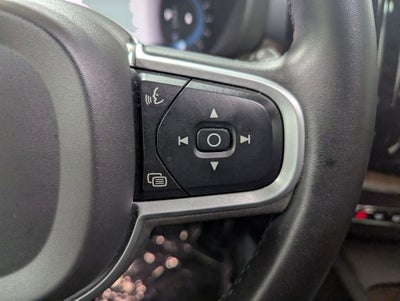 2022 Volvo XC60 B5 Momentum