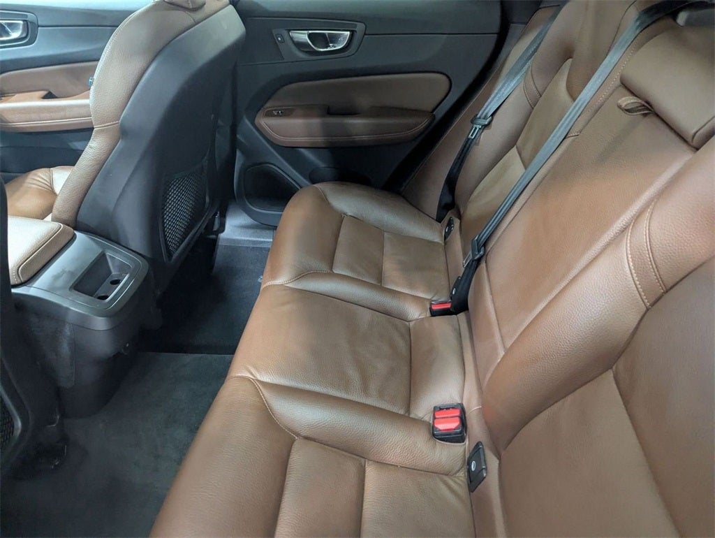 2022 Volvo XC60 B5 Momentum