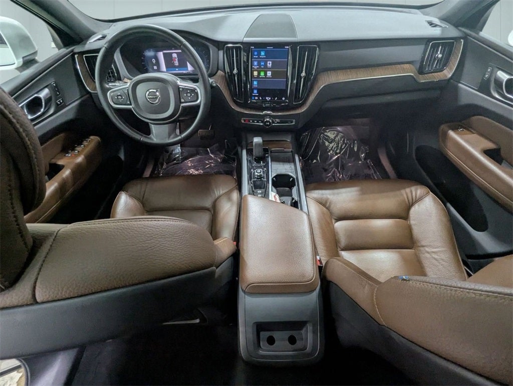 2022 Volvo XC60 B5 Momentum