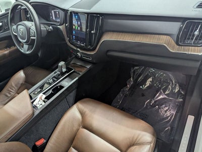 2022 Volvo XC60 B5 Momentum