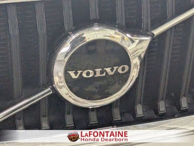 2022 Volvo XC60 B5 Momentum