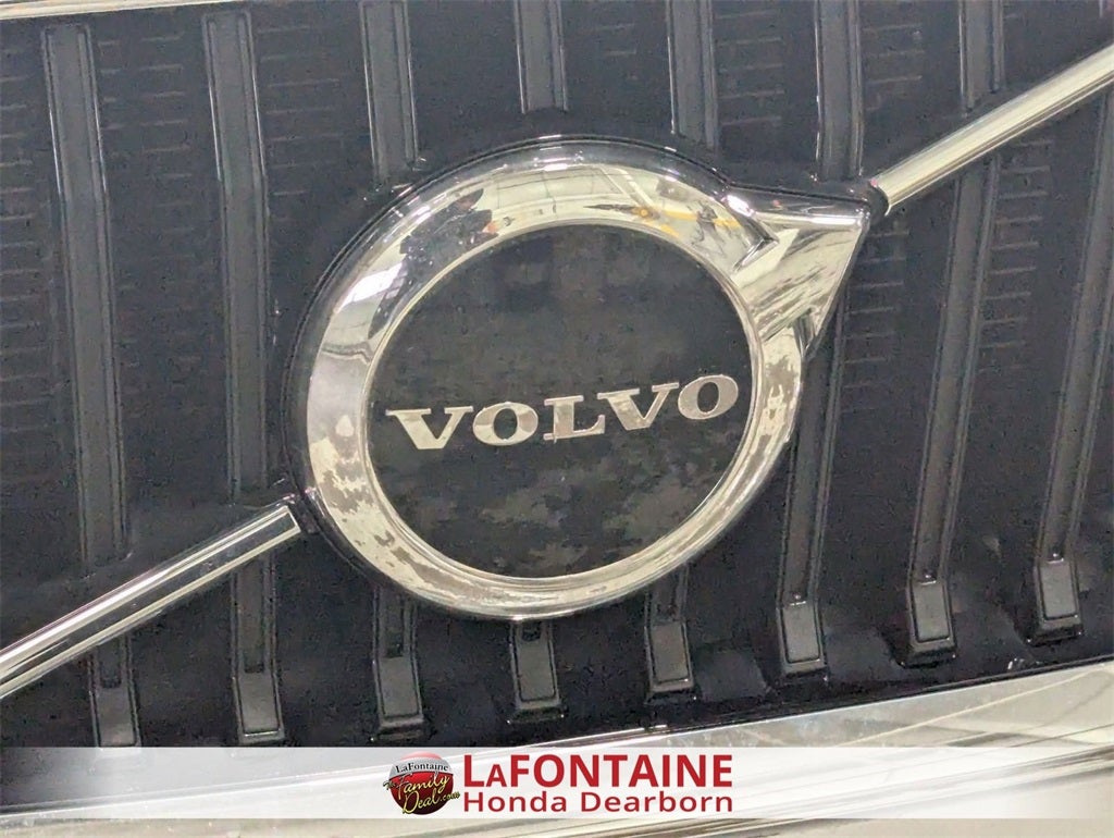 2022 Volvo XC60 B5 Momentum