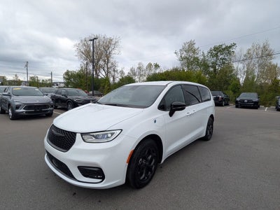 2024 Chrysler Pacifica Hybrid Select S Appearance