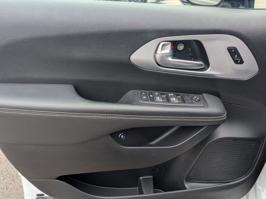 2024 Chrysler Pacifica Hybrid Select S Appearance