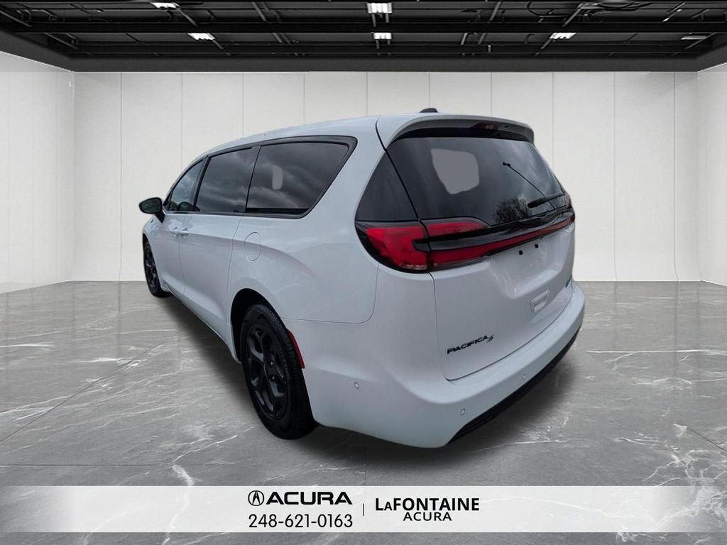 2024 Chrysler Pacifica Hybrid Select S Appearance