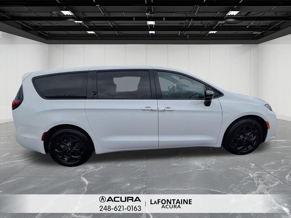 2024 Chrysler Pacifica Hybrid Select S Appearance