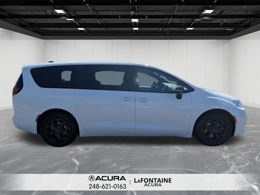 2024 Chrysler Pacifica Hybrid Select S Appearance