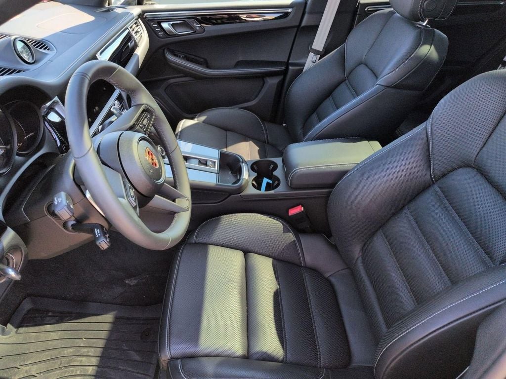 2025 Porsche Macan T