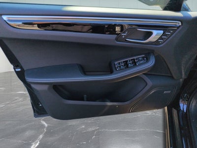 2025 Porsche Macan T