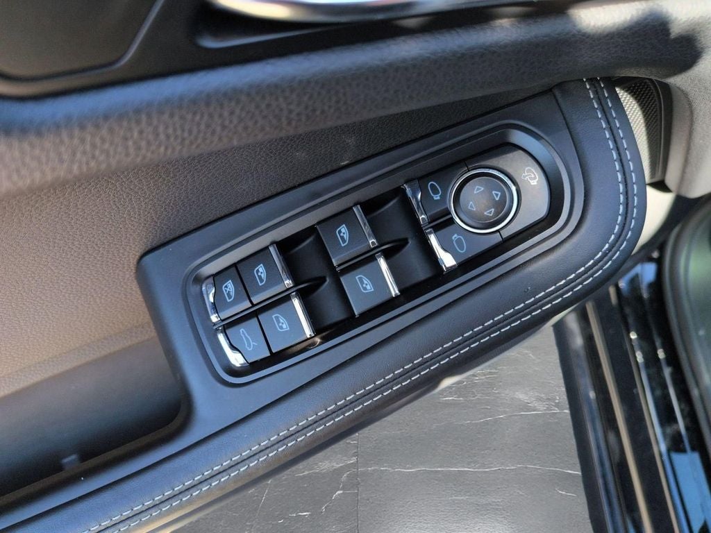 2025 Porsche Macan T