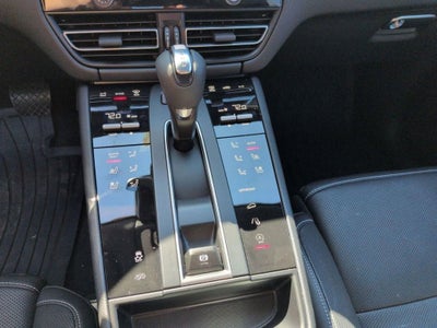 2025 Porsche Macan T