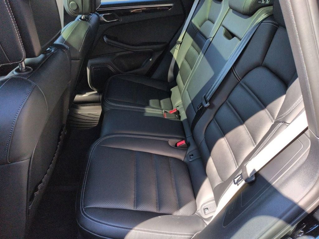 2025 Porsche Macan T