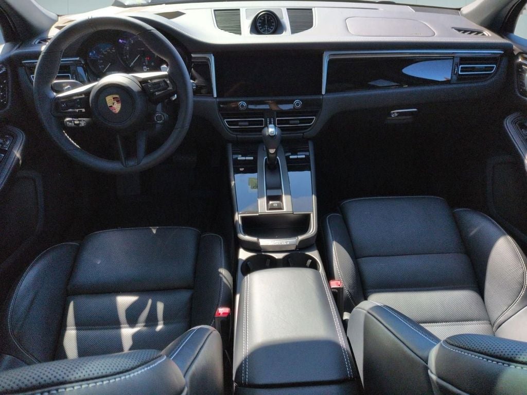 2025 Porsche Macan T