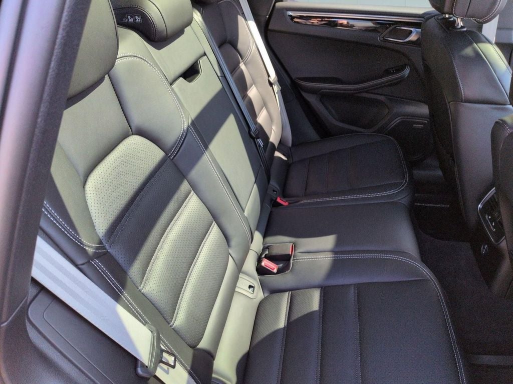 2025 Porsche Macan T