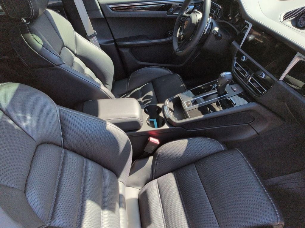 2025 Porsche Macan T