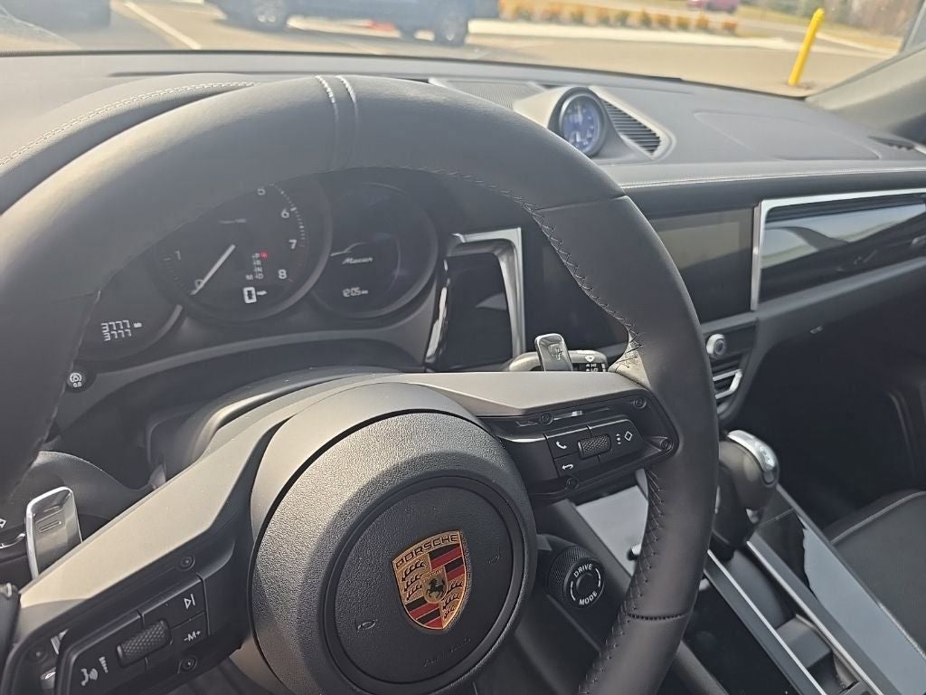 2025 Porsche Macan T