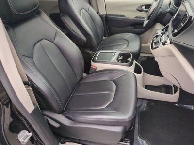 2024 Chrysler Pacifica Hybrid Select