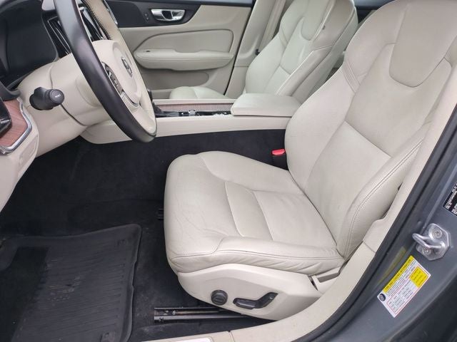 2021 Volvo S60 T5 Momentum