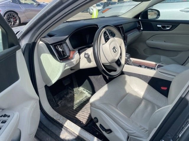 2021 Volvo S60 T5 Momentum