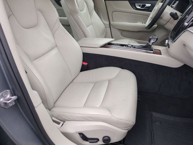 2021 Volvo S60 T5 Momentum