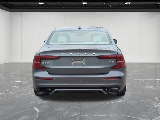 2021 Volvo S60 T5 Momentum
