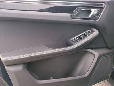2023 Porsche Macan Base