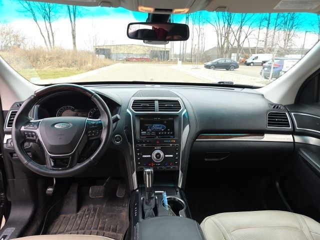 2016 Ford Explorer Platinum 4WD!