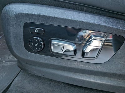 2025 BMW X7 M60i AWD