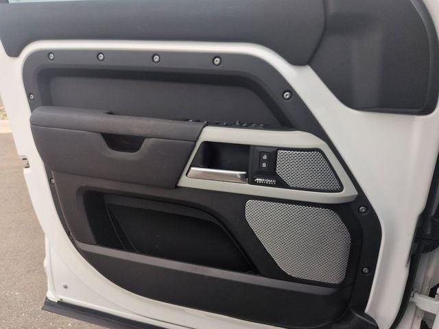 2023 Land Rover Defender 130 SE