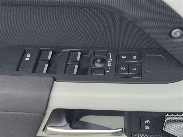 2023 Land Rover Defender 130 SE