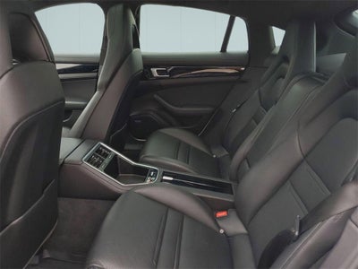 2018 Porsche Panamera 4