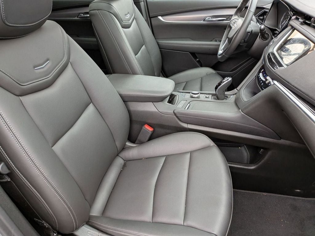 2025 Cadillac XT6 Luxury